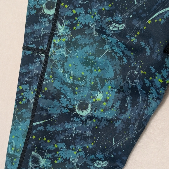 CVG Asstronaut Capri Leggings XS - Picture 3 of 5
